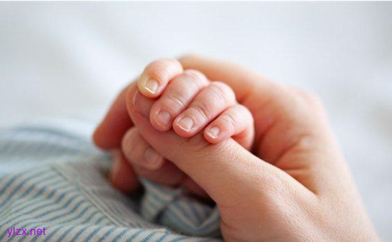 双胞胎在子宫内斗争出生后一红一白,原因究竟是何? 双胞胎在子宫内斗争出生后一红一白,原因究竟是何?