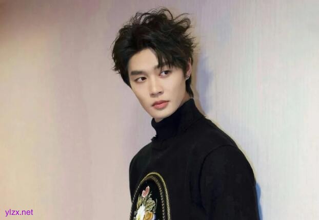 “短剧一哥”柯淳自曝片酬:按天算 日薪2万元