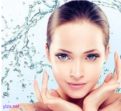 夏季炎热怎么通过饮食补水？2025新版膳食指南这样说