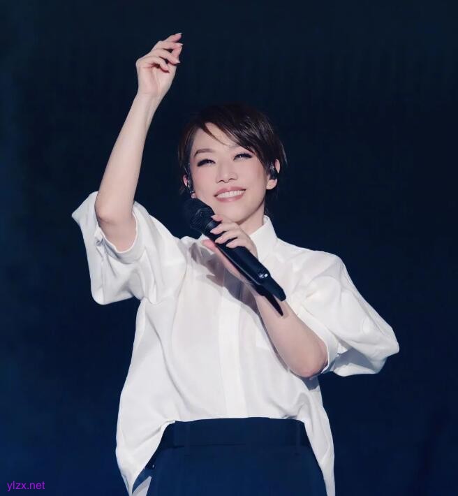 林忆莲晒滕王阁明信片 纪念与南昌温柔相遇